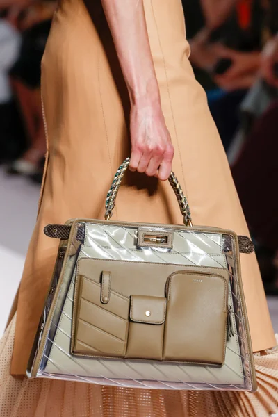 Look 95